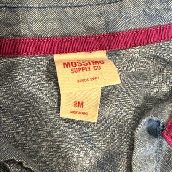 ⭐️Mossimo denim button down top - Picture 6 of 6